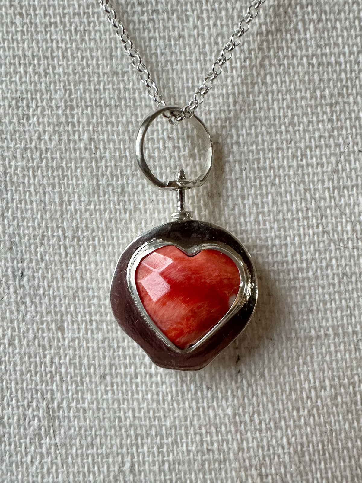 Día de los Muertos Cream Sugar Skull & Spiny Oyster Heart Pendant